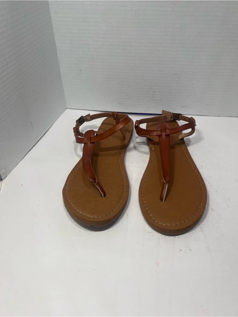 Universal Thread Tan Brown T-Strap Sandals